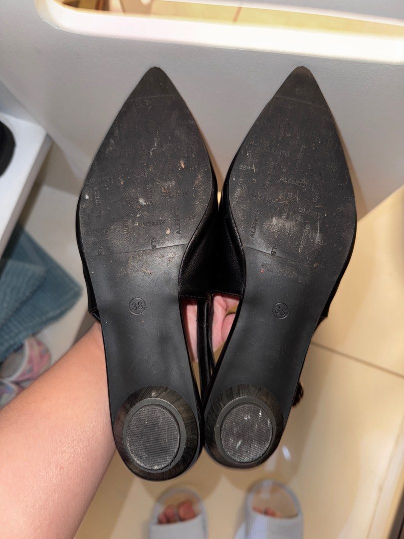 Alberto Felica Slingback (Category: Flats & Sandals) located in Manila. Submitted by avalone_ (Listing ID 1387344592, Image 2). Description: Worn once! 〰️ Location: Malate, Manila 〰️ Can do meet up around Green Mall or Lalamove 〰️ Payment: Gcash/Cash.