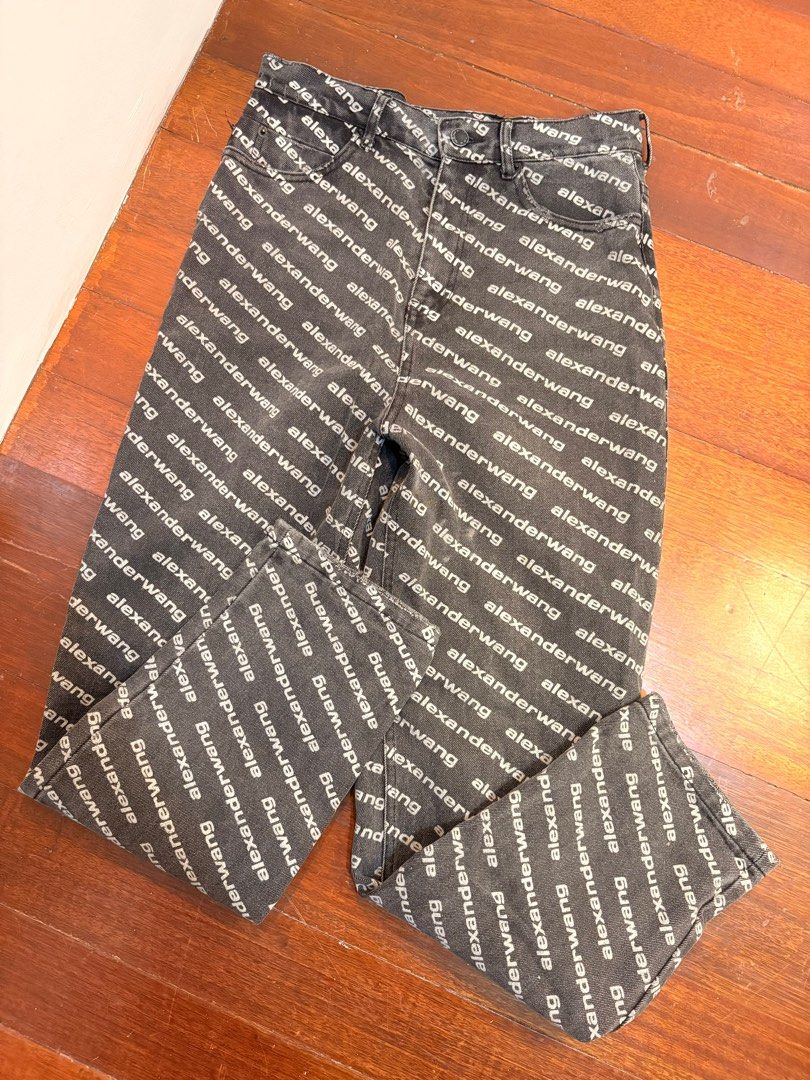 Alexander Wang Highwaisted Jeans (Category: Jeans) located in San Pedro. Submitted by alphagirly (Listing ID 1387327594, Image 2). Description: 26-28.