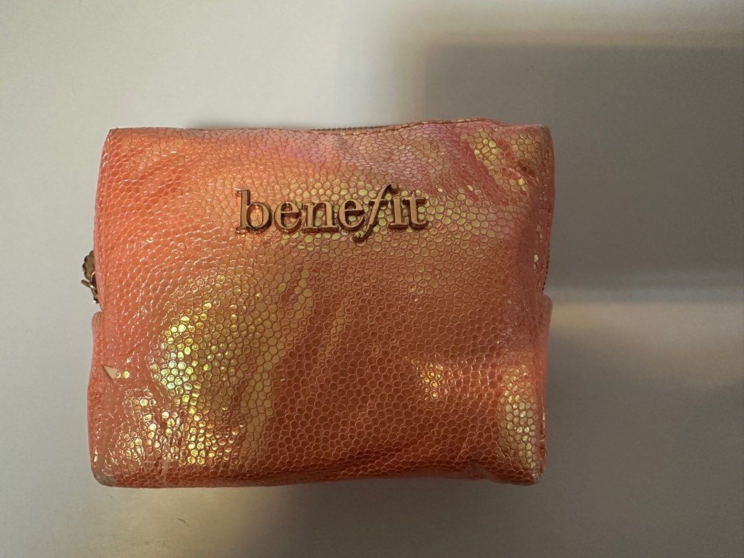 Benefit Make-up Pouch (Category: Purses & Pouches) located in Manila. Submitted by quaranthings (Listing ID 1387164073, Image 1). Description: Got this as a freebie when I bought make-up.