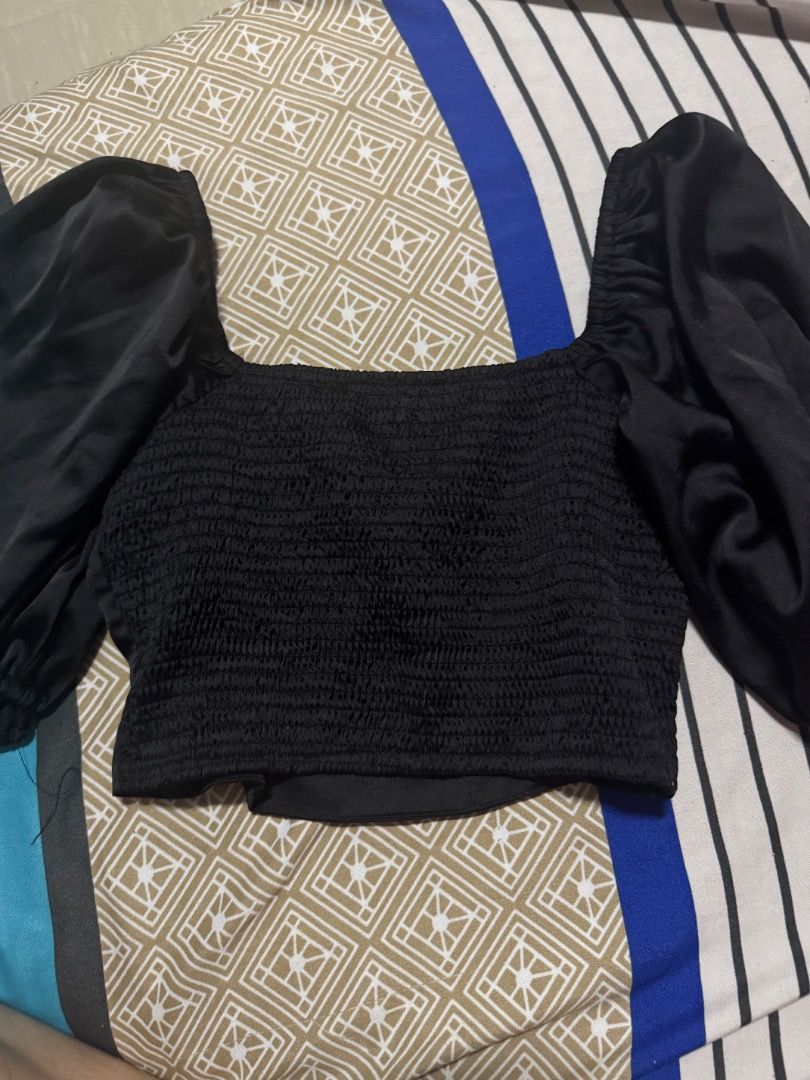 Black Silk puffy sleeves cropped top (Category: Blouses) located in Balanga. Submitted by ziggy1122 (Listing ID 1387312742, Image 2). Description: Size Large. Can fit up to xl since stretchy yung back fabric. .
