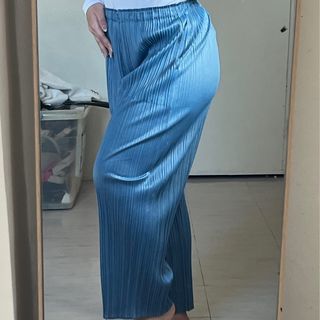 (Category: ) located in . Submitted by caitswardrobe (Listing ID 1387352873, Image 1). Description: .