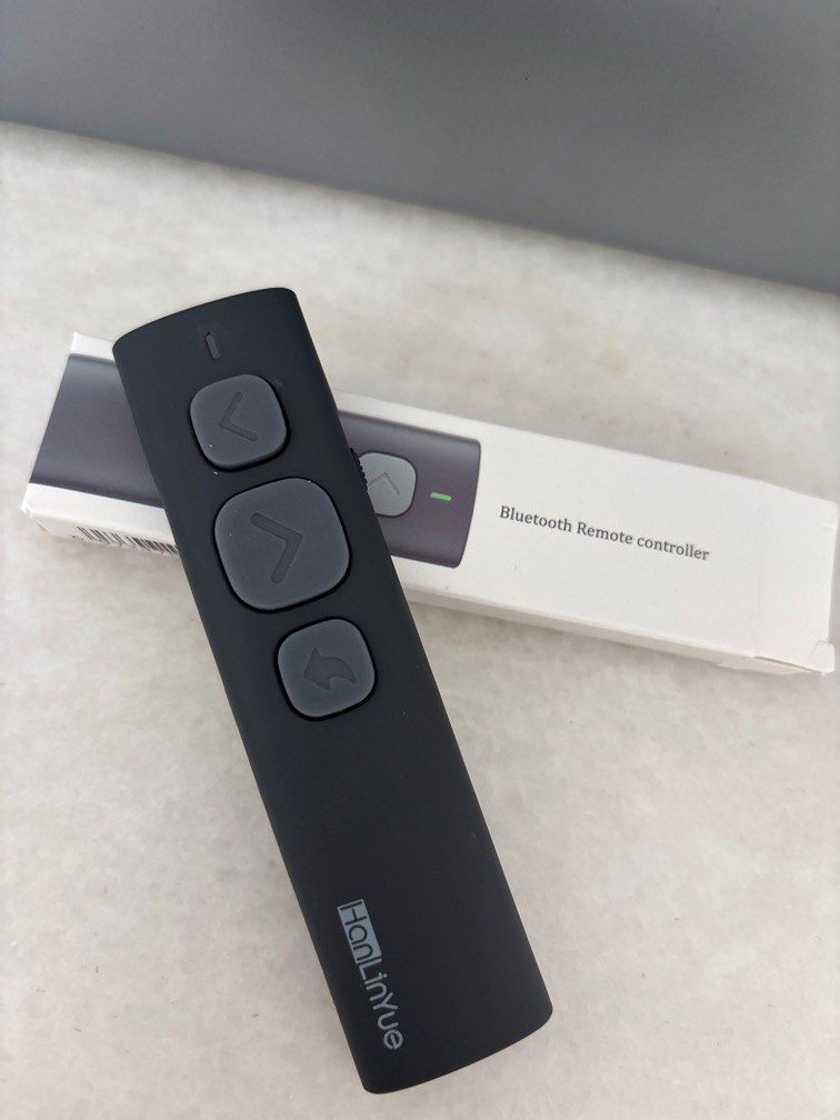 Bluetooth Remote Controller (Category: Other Gadgets) located in Singapore. Submitted by hwqjkmehjehx (Listing ID 1387205102, Image 1). Description: .