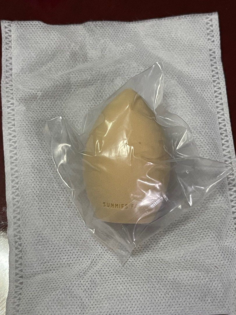 Brand New Sunnies Face Make Up Sponge (Category: Makeup) located in Muntinlupa City. Submitted by beautyandfashiondeclutter (Listing ID 1387312640, Image 3). Description: Brand new, never used Pouch included.