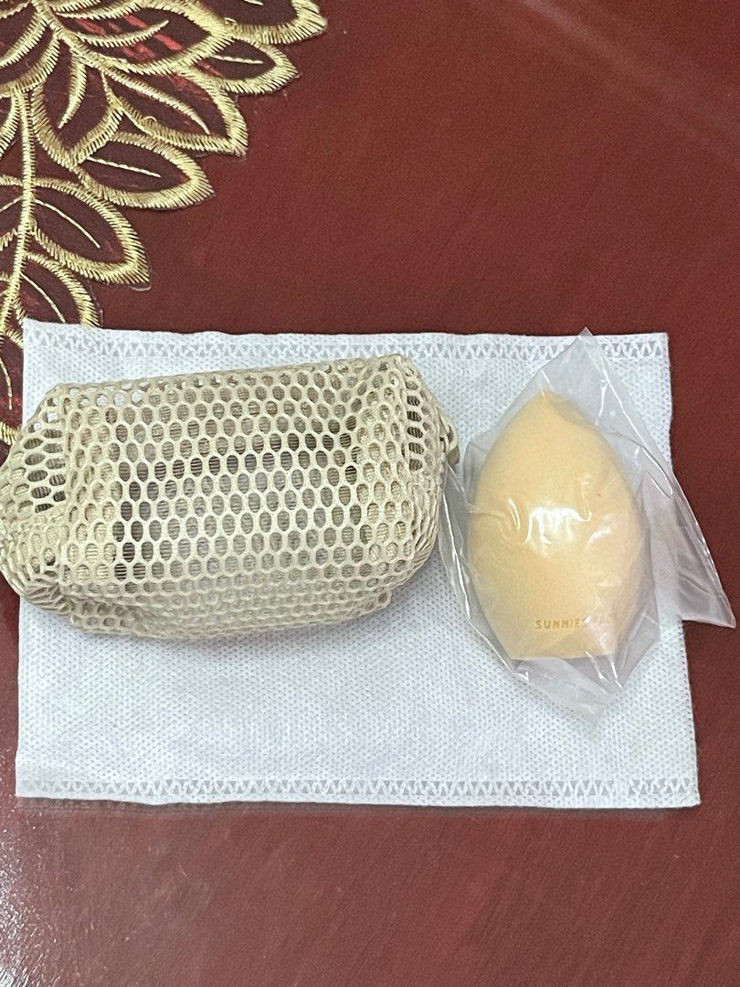 Brand New Sunnies Face Make Up Sponge (Category: Makeup) located in Muntinlupa City. Submitted by beautyandfashiondeclutter (Listing ID 1387312640, Image 1). Description: Brand new, never used Pouch included.