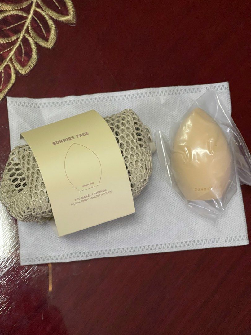 Brand New Sunnies Face Make Up Sponge (Category: Makeup) located in Muntinlupa City. Submitted by beautyandfashiondeclutter (Listing ID 1387312640, Image 2). Description: Brand new, never used Pouch included.