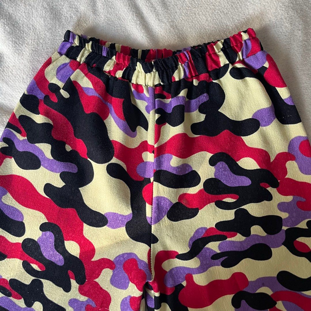 camouflage baggy pants (Category: Jeans) located in Dasmarinas. Submitted by caitswardrobe (Listing ID 1387352656, Image 2). Description: waist: 26-36 (garterized) length: 33.5 leg opening: 12 may onting stain lang pero hindi noticeable .