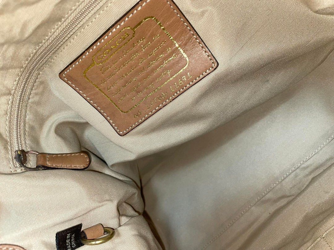 Coach Tote Monogram Canvas (Category: Tote Bags) located in Manila. Submitted by getitfromjul (Listing ID 1387219710, Image 2). Description: ! authentic Coach tote monogram canvas 👜 1300 only (mej mahirap na maghanap neto guys and nasa 2k na siya sa ig shops 🥲) Canvas Tote • Large in size • Fits 13-inch laptop • issue ! ay pen stains keri pa naman matanggal • Excellent condition • manage your expectations since used na po siya but still in nice