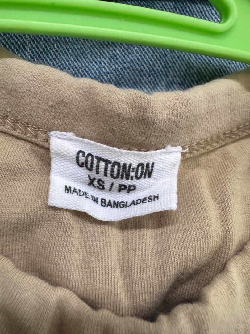 Cotton On Crop Top (Category: Sleeveless) located in Capas. Submitted by secondsbya_ (Listing ID 1387291040, Image 2). Description: .