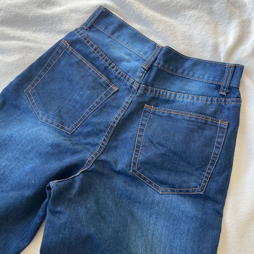 dark wash denim jorts (Category: Shorts) located in Dasmarinas. Submitted by caitswardrobe (Listing ID 1387353844, Image 2). Description: waist: 26 length: 21 leg opening: 11 rfs: ordered the wrong size.