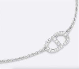 (Category: ) located in . Submitted by shopwithdarien (Listing ID 1387321851, Image 1). Description: .