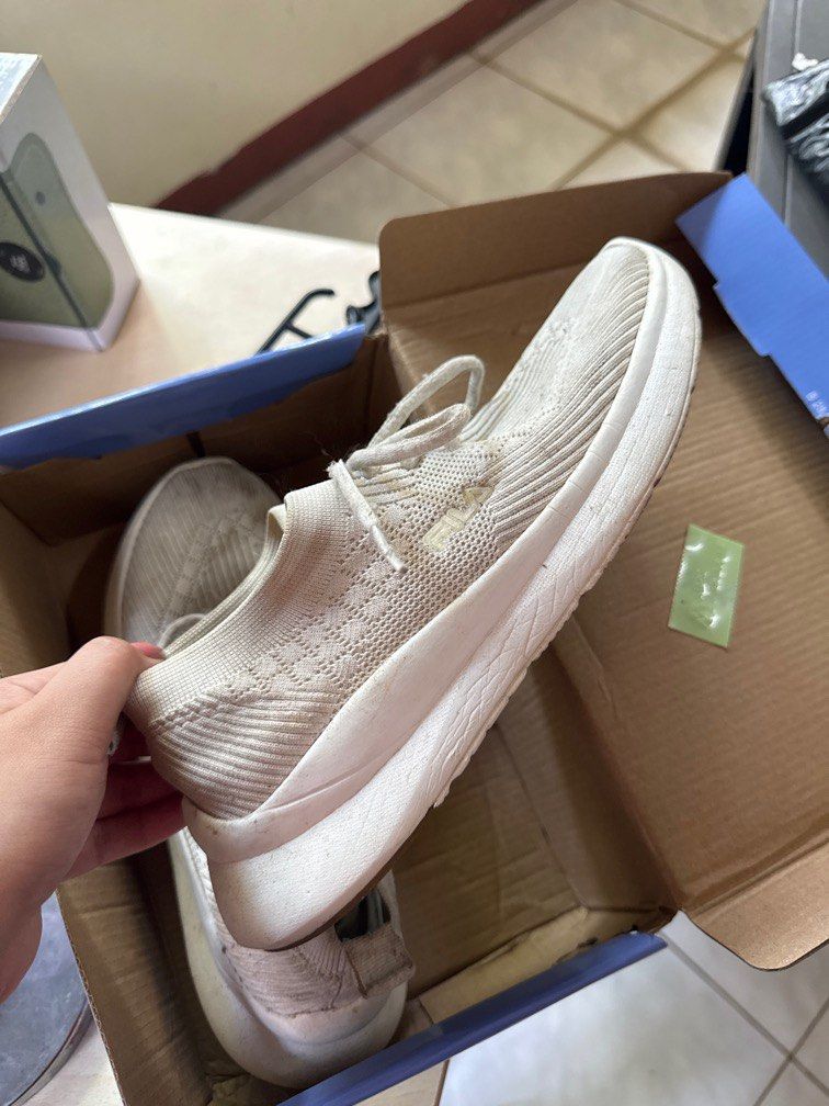 Fila running shoes (Category: Sneakers) located in Santa Rosa. Submitted by ninjalei (Listing ID 1387180236, Image 2). Description: Got this for like ₱2k++ 3 years old but still kicking no flaws naman matibay sya Ganda but still needs cleaning lang :)) .