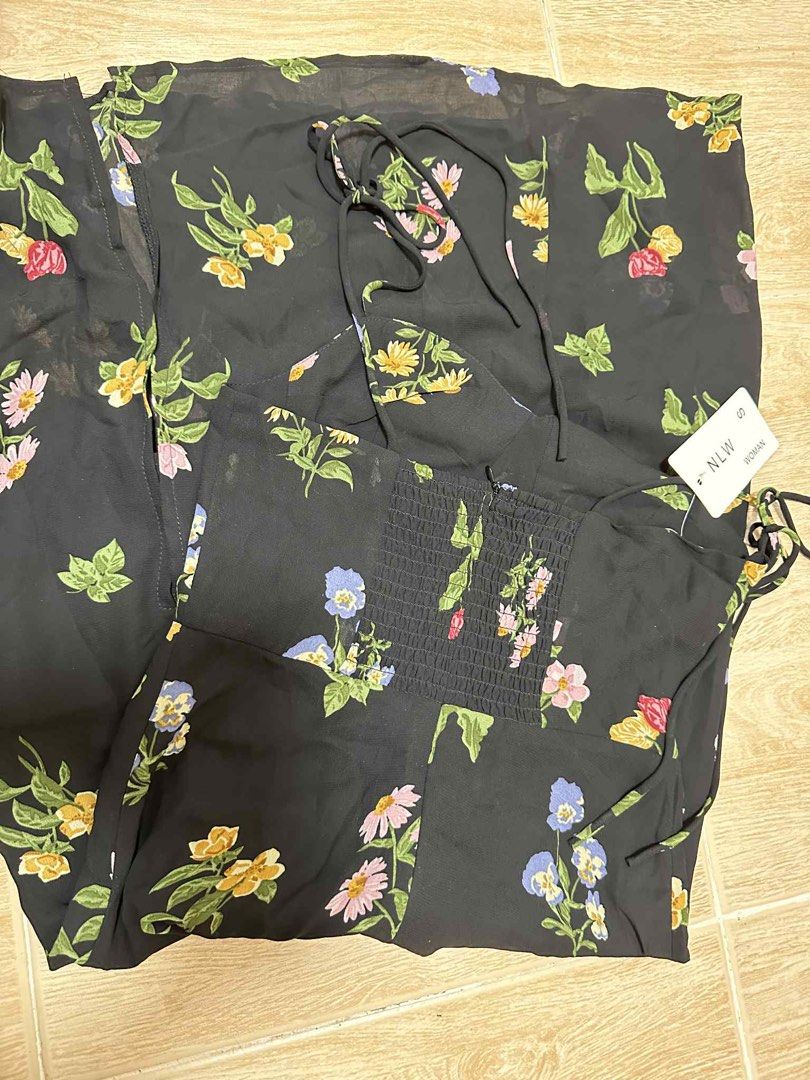 floral denim dress (Category: Dresses) located in Manila. Submitted by lc0628 (Listing ID 1387276715, Image 3). Description: .