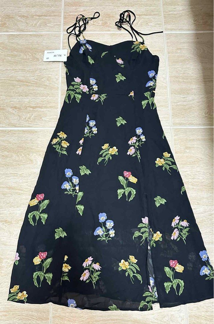 floral denim dress (Category: Dresses) located in Manila. Submitted by lc0628 (Listing ID 1387276715, Image 2). Description: .