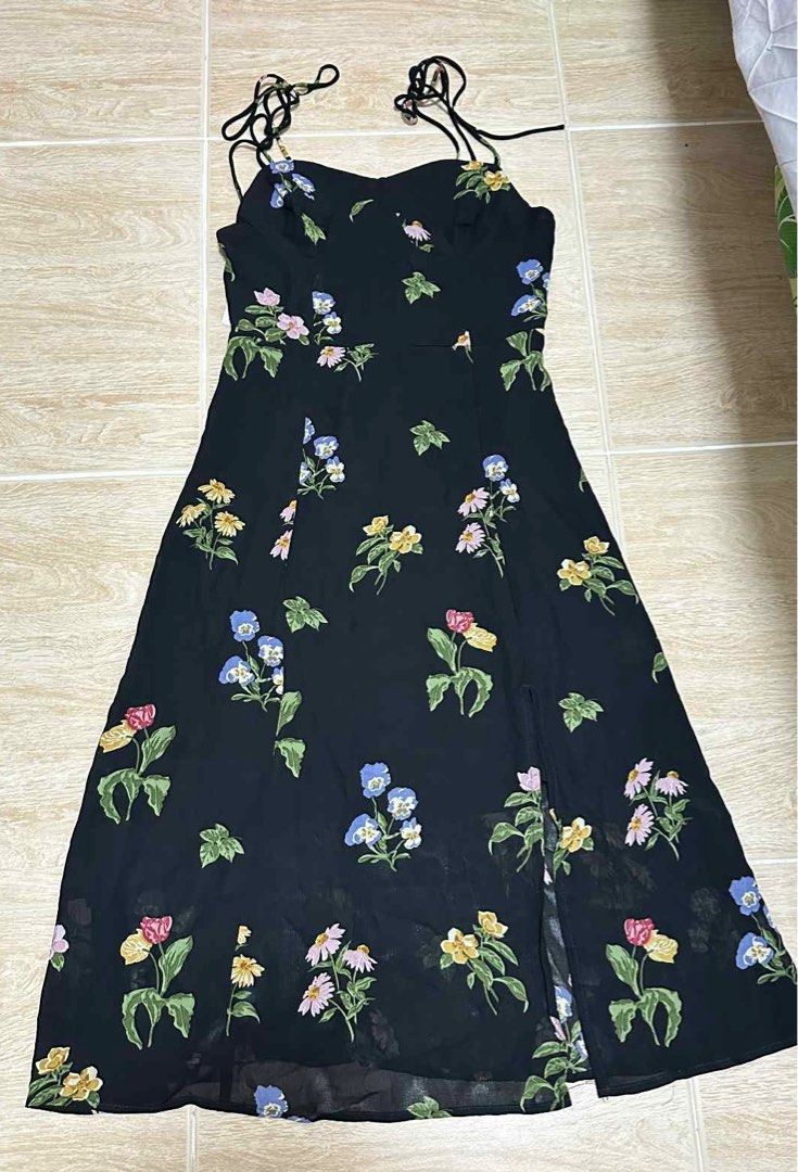 floral denim dress (Category: Dresses) located in Manila. Submitted by lc0628 (Listing ID 1387276715, Image 1). Description: .
