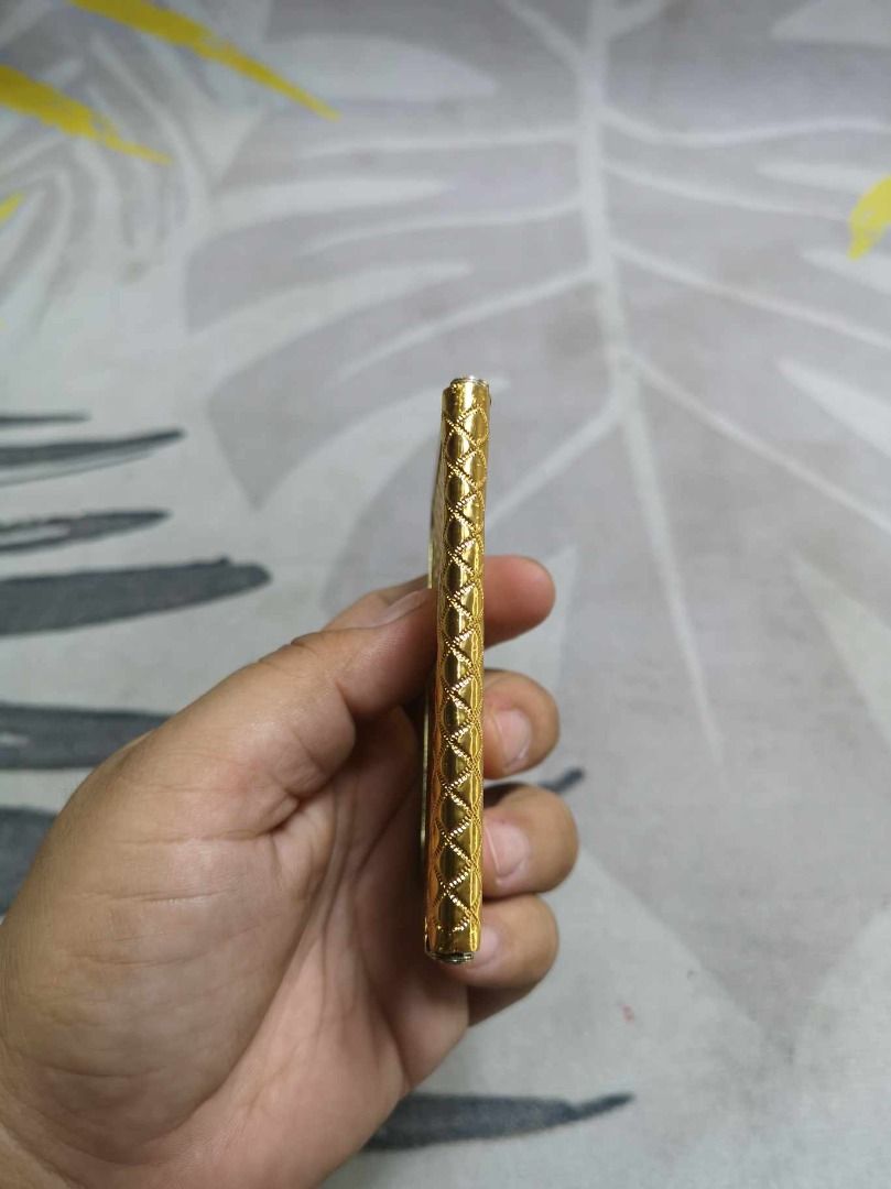 Gold Kiss Lock Sewing Kit (Category: Craft Supplies & Tools) located in Santa Cruz. Submitted by jmy_surplus.2 (Listing ID 1387320472, Image 3). Description: Size ; L - 2.3 W - 3.3 Color ; Gold Type ; Sewing Kit Brand ; No Brand Material ; Nylon Style ; Gold Kiss Lock Sewing Kit MK 13 JMY 5 Batch #140.