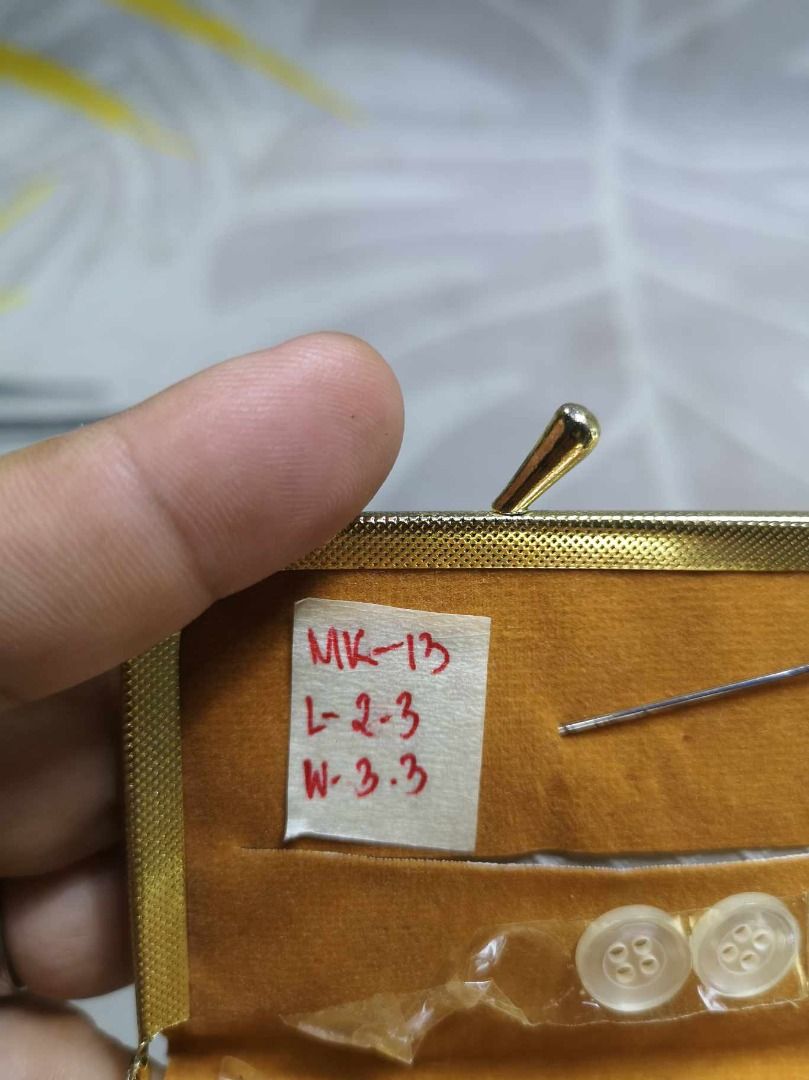 Gold Kiss Lock Sewing Kit (Category: Craft Supplies & Tools) located in Santa Cruz. Submitted by jmy_surplus.2 (Listing ID 1387320472, Image 2). Description: Size ; L - 2.3 W - 3.3 Color ; Gold Type ; Sewing Kit Brand ; No Brand Material ; Nylon Style ; Gold Kiss Lock Sewing Kit MK 13 JMY 5 Batch #140.