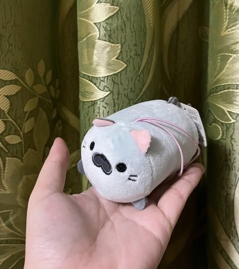 Goroneko Summit Cat Plush Charm (Category: Plushies & Soft Toys) located in Bocaue. Submitted by ekaaam (Listing ID 1387249994, Image 2). Description: WYSIWYG Please manage your expectation as this is already 2nd hand.