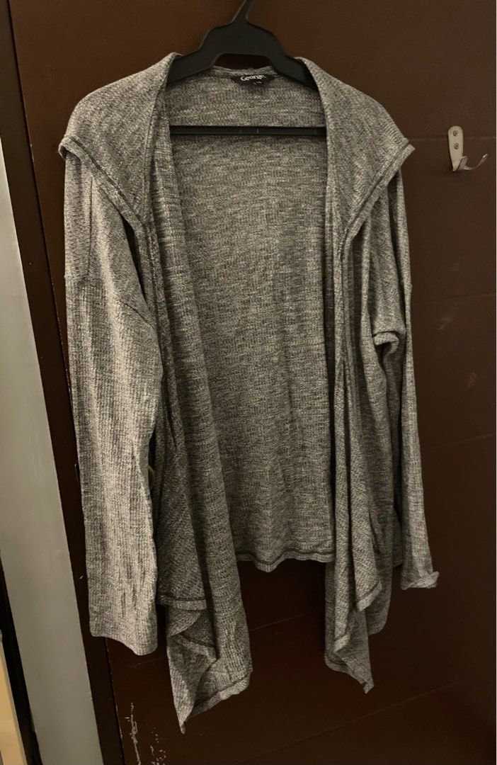 Gray Cardigan (Category: Coats, Jackets and Outerwear) located in Santa Rosa. Submitted by ihdstyles (Listing ID 1387277244, Image 1). Description: Fits S-XL.