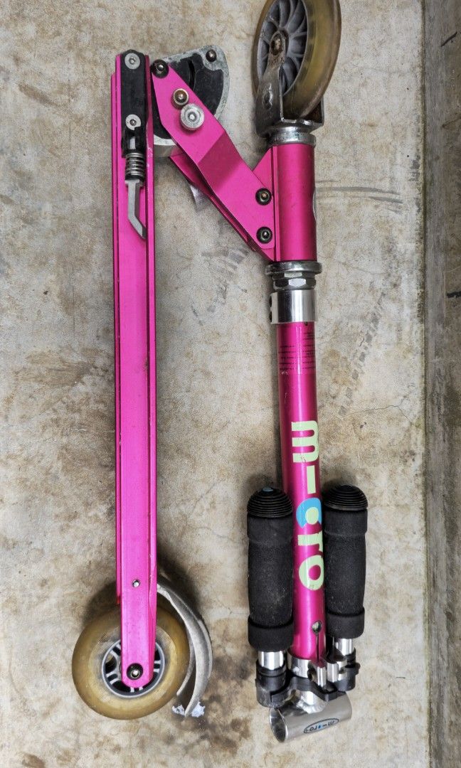 Kick Scooter (Category: Skates, Rollerblades & Scooters) located in Manila. Submitted by rogerpua168 (Listing ID 1387168851, Image 1). Description: Kick Scooter good as new *RFS: DECLUTTERING *Available while posted *Muñoz-Roosevelt Quezon City *0932 858 9495.