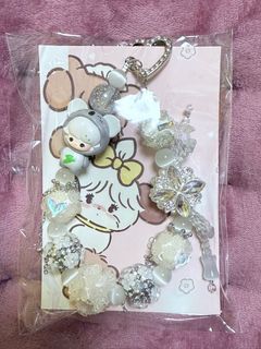 (Category: ) located in . Submitted by omytinywardrobe (Listing ID 1387325854, Image 1). Description: .