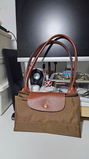 (Category: ) located in . Submitted by breadlah (Listing ID 1387296576, Image 1). Description: .