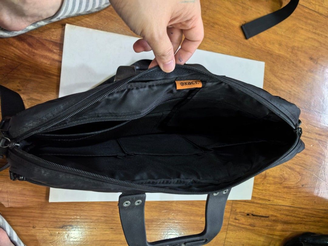 Messenger Bag (Category: Laptop Bags & Sleeves) located in Mandaluyong City. Submitted by .toomanytomention. (Listing ID 1387181669, Image 2). Description: .