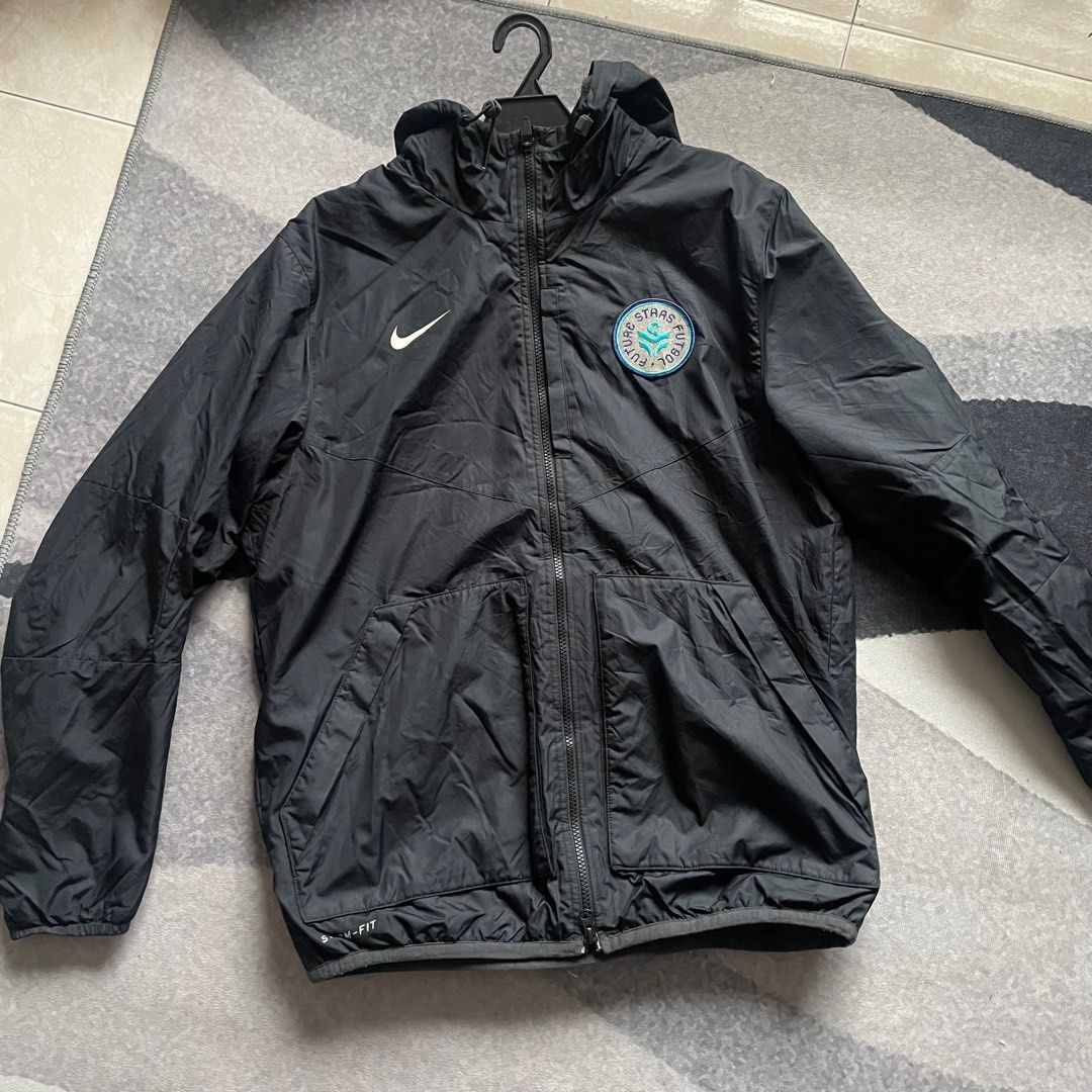Nike Jacket (Category: Activewear) located in Ipoh. Submitted by ammarz15 (Listing ID 1387220366, Image 1). Description: Pit 23 Labuh 29 boleh nego lagi jual sbb salah beli saiz.