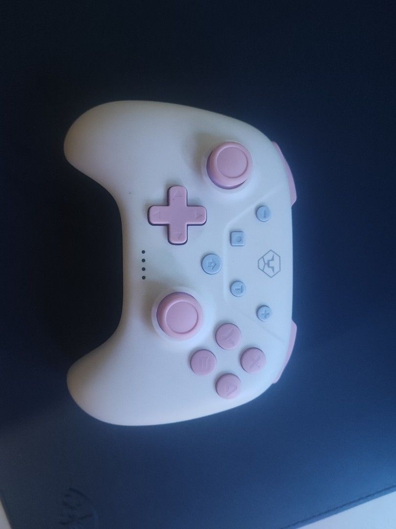 Nintendo switch controller (Category: Controllers) located in Kuala Lumpur. Submitted by gamepurpos08006 (Listing ID 1387321929, Image 1). Description: Controller can connect to phone, pc, and consoles like Xbox and Nintendo switch. Can use Bluetooth or wired. Wire is type c. Wire not included..