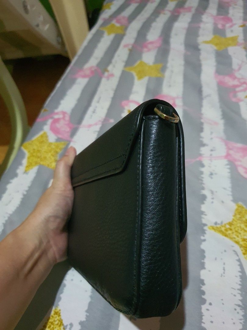 Original Tory Cluch with Sling (Category: Luxury Bags & Wallets) located in Cabanatuan. Submitted by mikaela_karla (Listing ID 1387162765, Image 3). Description: original no flaw perfect sa mga intimate event.