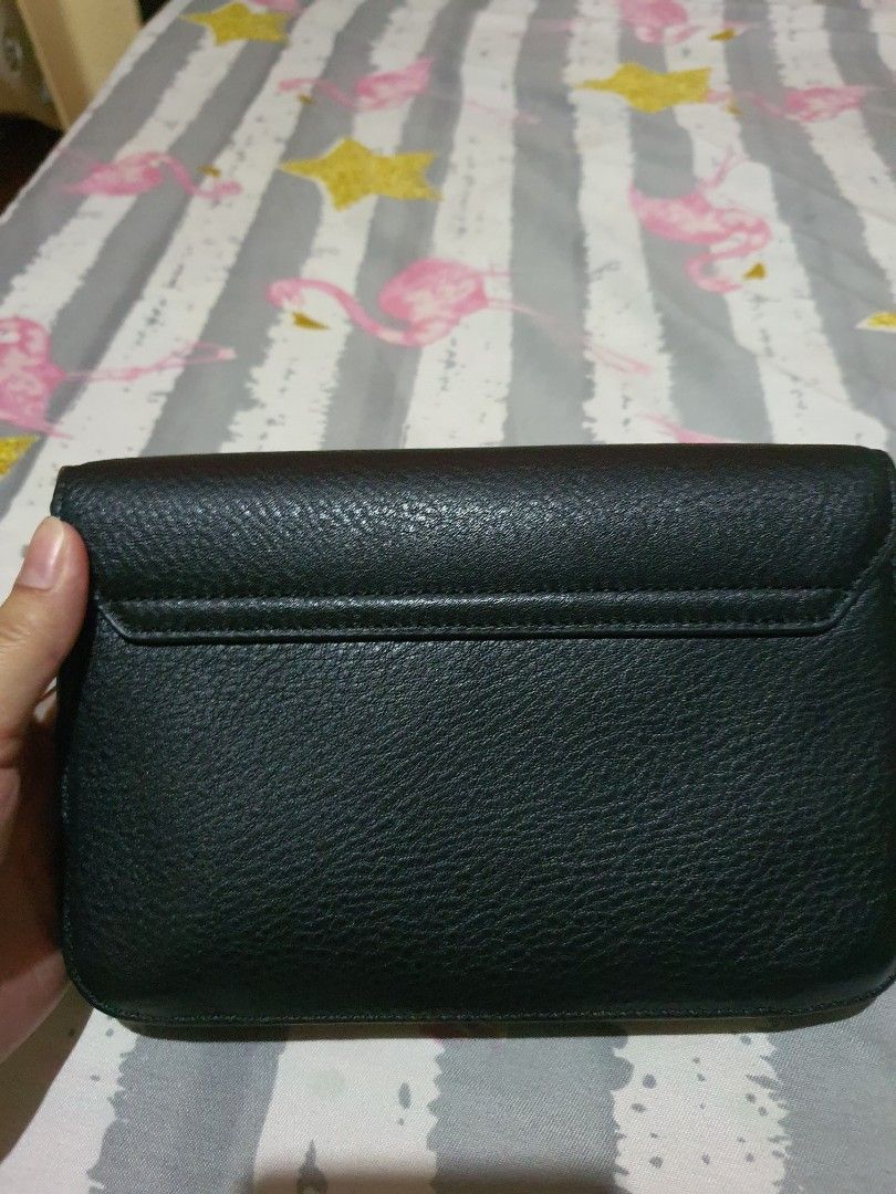 Original Tory Cluch with Sling (Category: Luxury Bags & Wallets) located in Cabanatuan. Submitted by mikaela_karla (Listing ID 1387162765, Image 2). Description: original no flaw perfect sa mga intimate event.