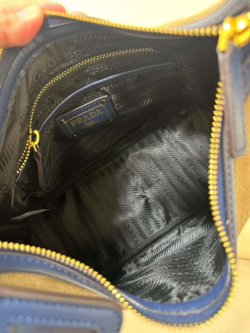 Preloved bag prading 2 way (Category: Luxury Bags & Wallets) located in Los Banos. Submitted by ditasbautista2329 (Listing ID 1387311450, Image 3). Description: Preloved kili bag/sling bag prading Good as new Medium Canvas material Actual pictures posted.