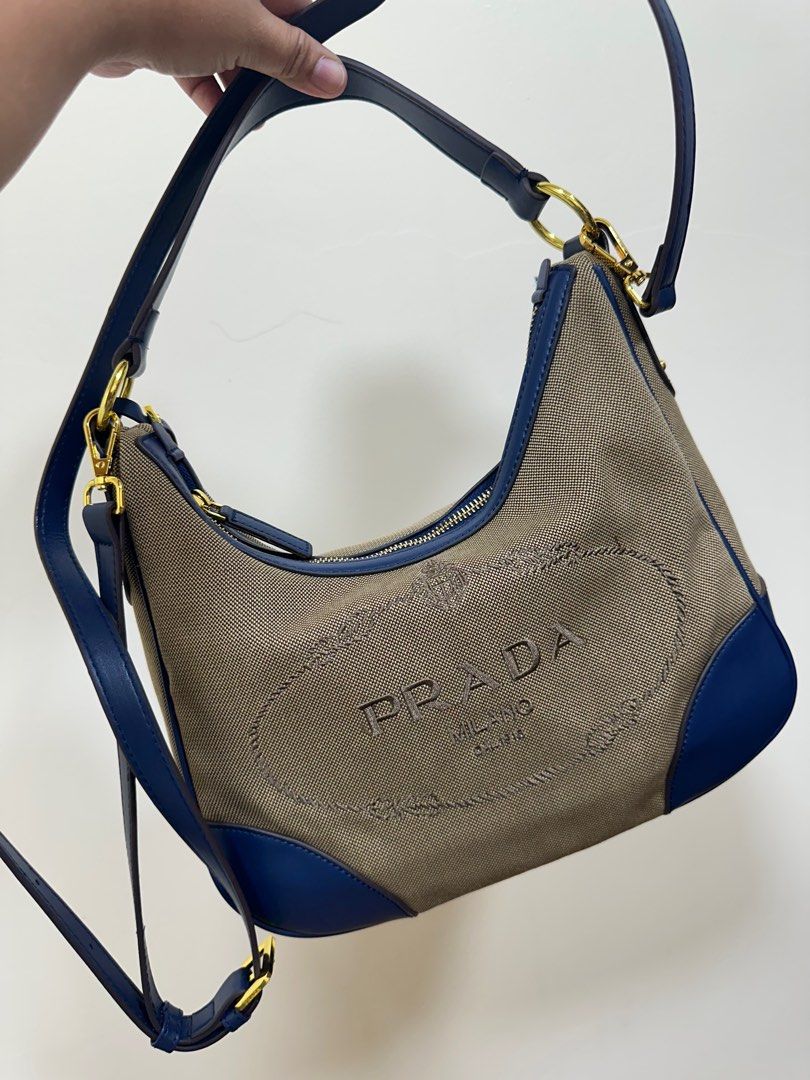 Preloved bag prading 2 way (Category: Luxury Bags & Wallets) located in Los Banos. Submitted by ditasbautista2329 (Listing ID 1387311450, Image 2). Description: Preloved kili bag/sling bag prading Good as new Medium Canvas material Actual pictures posted.