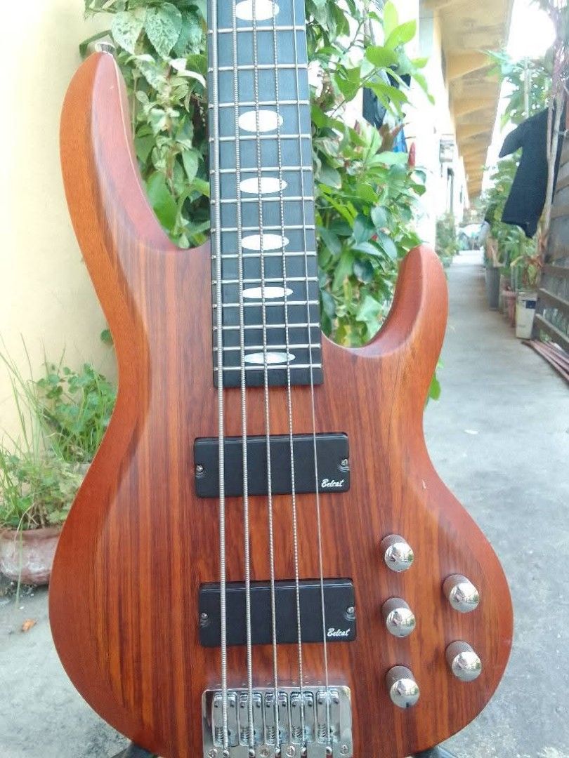 Pulse Bass 5 strings (Category: Musical Instruments) located in Caloocan City. Submitted by psychen09 (Listing ID 1387275552, Image 2). Description: PULSE BASS 5 STRINGS ₱3,000 Active pickups Set up, low action With gig bag, jcraft fret wrap, and battery included Issue : no battery cover sa likod.