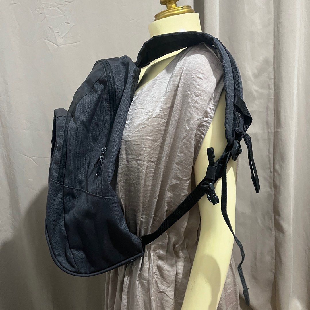 Quechua 18L Backpack (Category: Backpacks) located in Cabadbaran. Submitted by dfgthriftology (Listing ID 1387230593, Image 3). Description: .