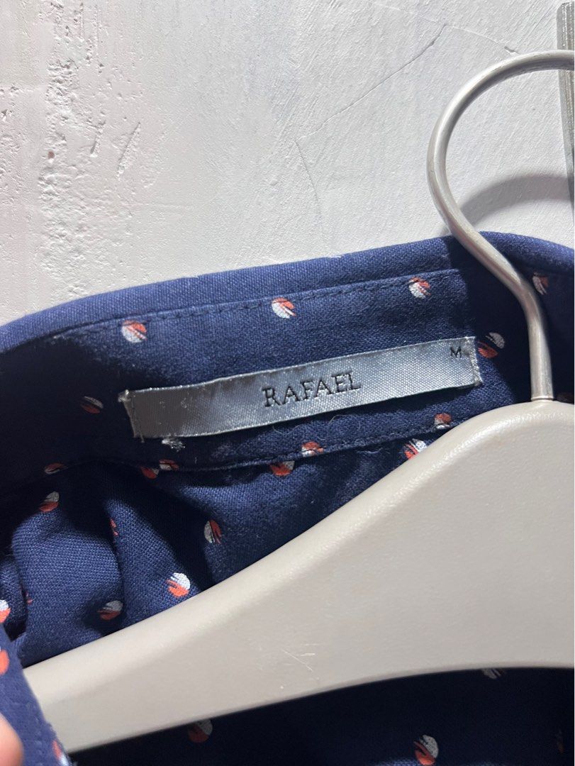 RAFAEL POLO SHIRT (Category: Tshirts & Polo Shirts ) located in Malabon City. Submitted by djvitv (Listing ID 1387267999, Image 2). Description: Decluttering ✔️ - original - this is Preloved not thrifted FIRST TO PAY GETS THE ITEM! 💯 Note: Shipping fee will be shouldered by the buyer. Location: Malabon City Payment: Gcash Delivery: Lalamove/LBC DM FOR YOUR ORDER FORM.