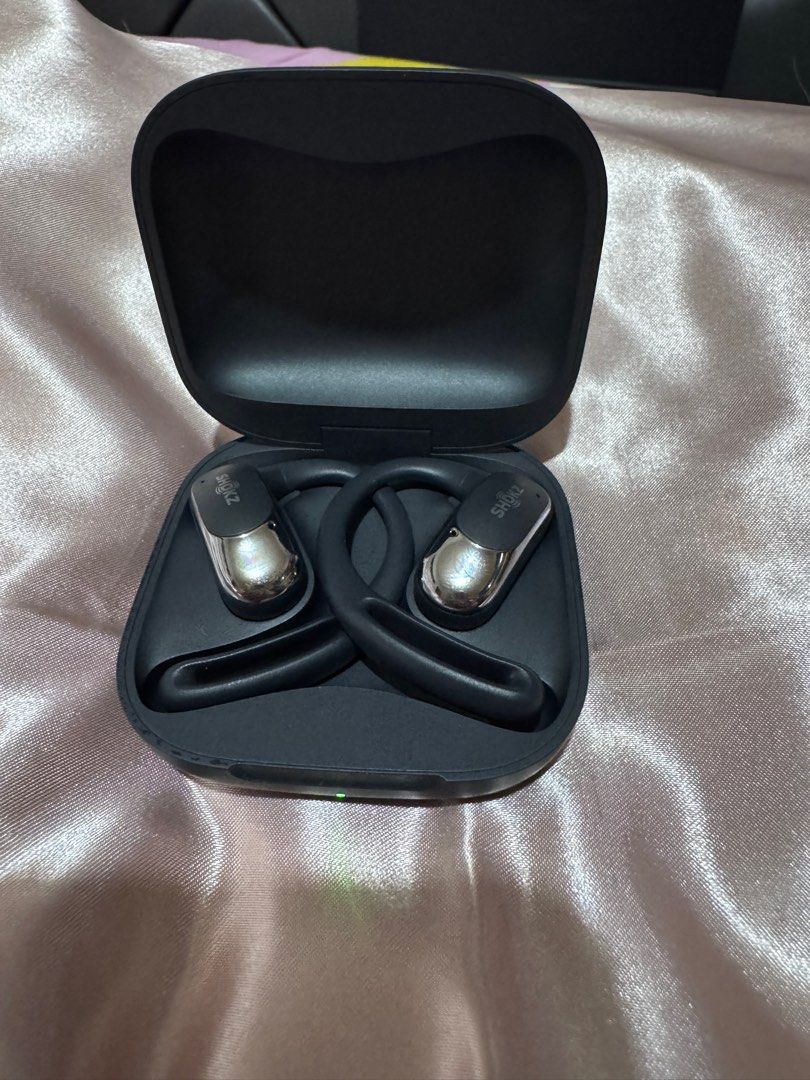 Shokz Open Fit Air (Category: Earphones) located in Paranaque City. Submitted by hannah.agupit (Listing ID 1387292899, Image 1). Description: Unit and cable for charging 💯 original connected to shokz app No issues Ready to use.