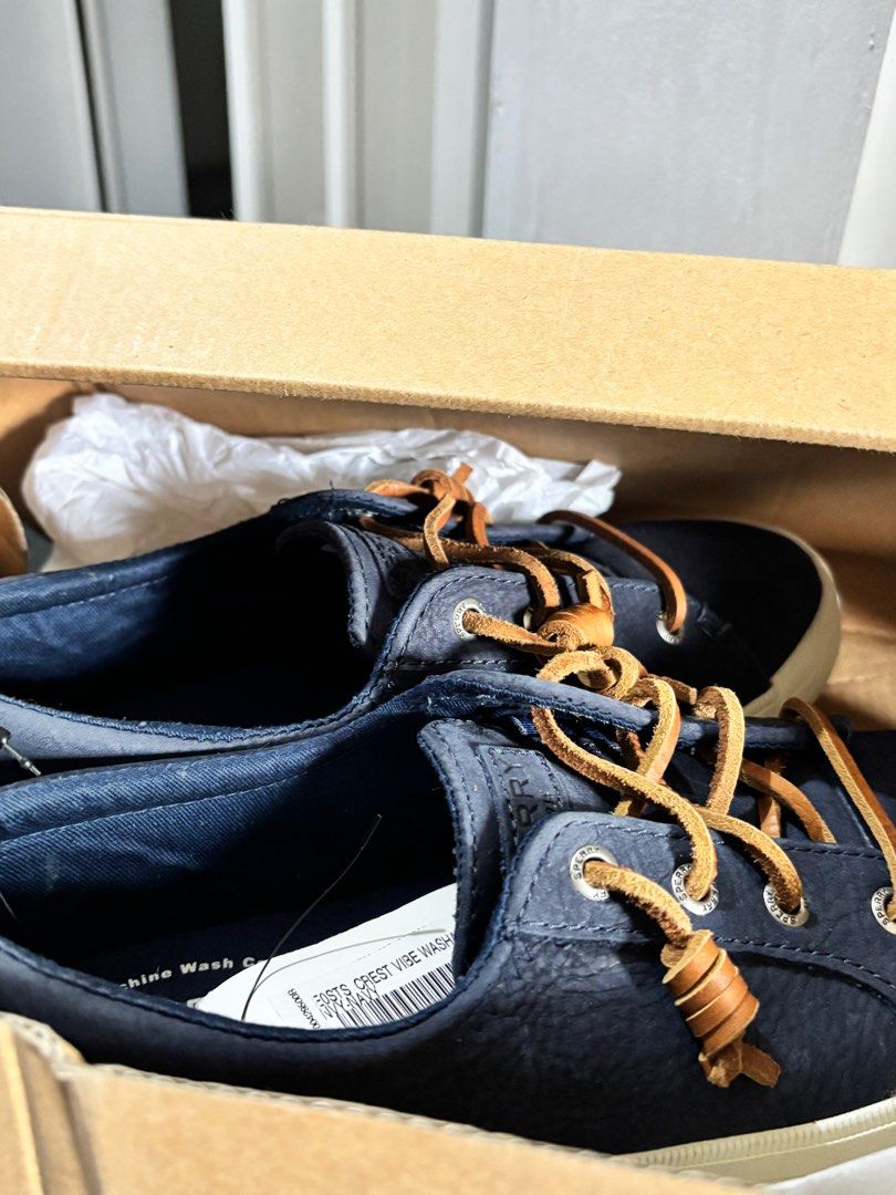 Sperry Crest Vibe (Category: Sneakers) located in San Jose. Submitted by arakyer (Listing ID 1387353885, Image 2). Description: LAST PRICE. It has never been used. Damaged box and cut tag. Bought for 3.4K in Zalora. .