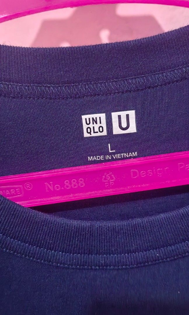 Uniqlo Blue Shirt (Category: Shirts) located in Paranaque City. Submitted by alexislibera (Listing ID 1387161228, Image 2). Description: Size large on tag.