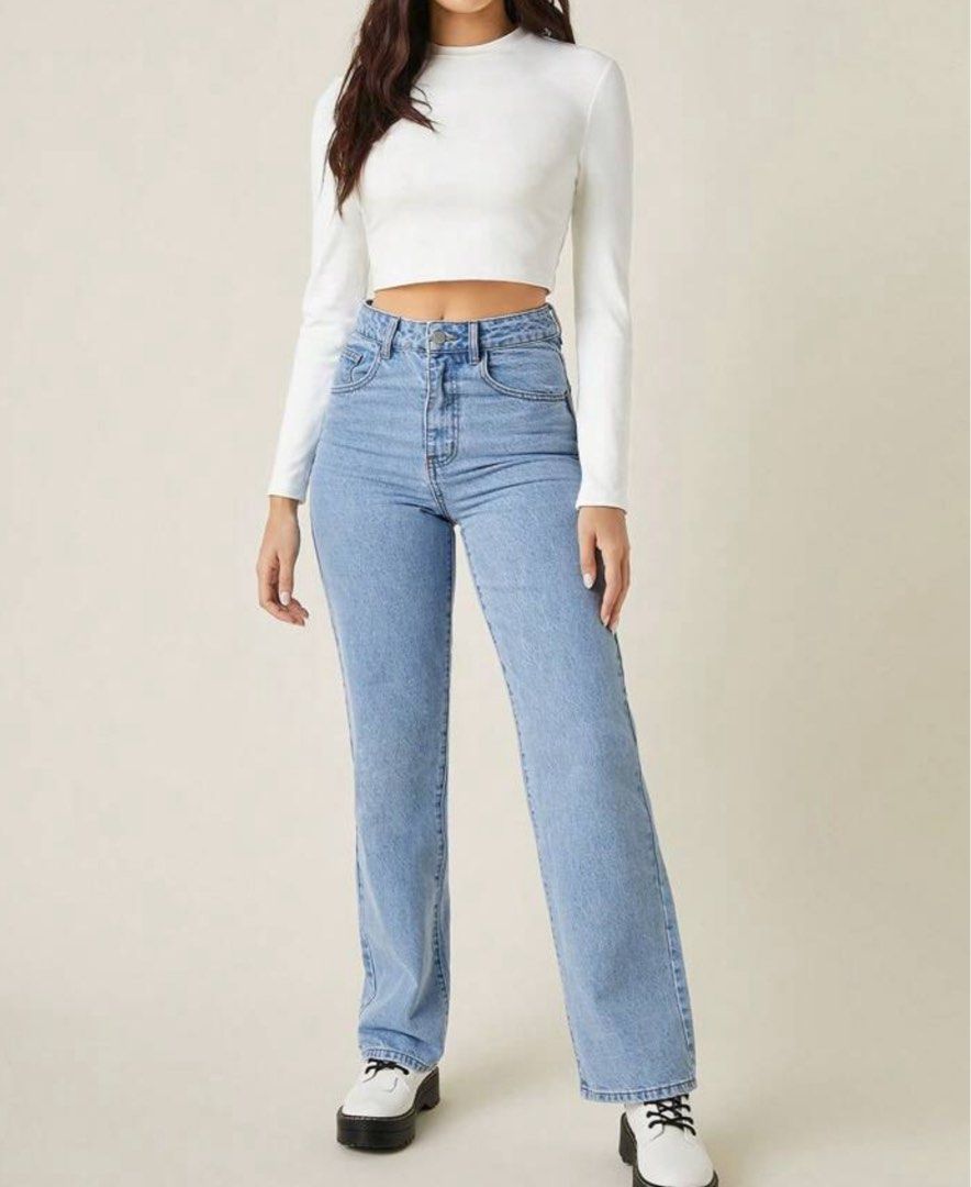 White basic top (Category: Longsleeves) located in Singapore. Submitted by bubblexx_ (Listing ID 1387296812, Image 1). Description: .