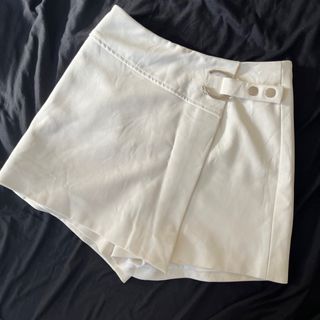 (Category: ) located in . Submitted by caitswardrobe (Listing ID 1387353447, Image 1). Description: .