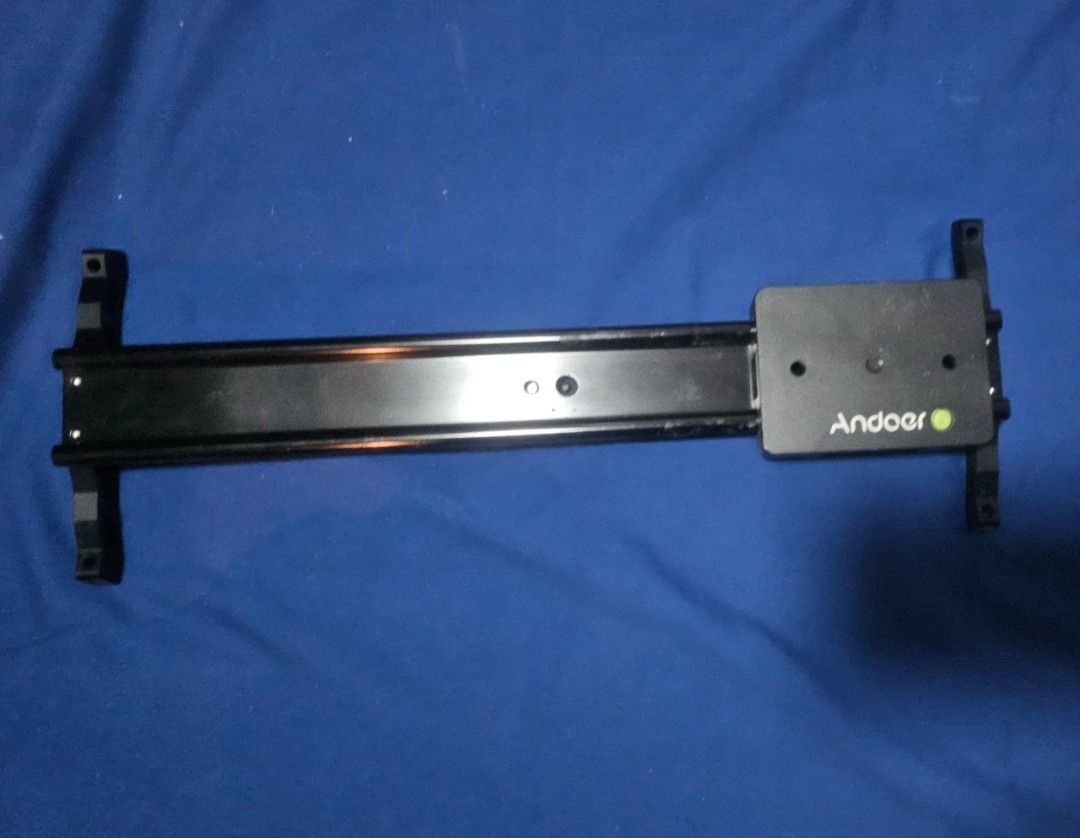 40cm / 16" Dolly Slider (Category: Gimbals & Stabilizers ) located in Caloocan City. Submitted by 181181181 (Listing ID 1387476590, Image 2). Description: 🎥 Perfect for videography & content creation 📌 High-quality aluminum alloy body 💪 Supports 2–5kg load ✨ Smooth & durable motion RFS: Decluttering.