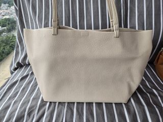 非常軟熟嘅米白色仿皮手袋 Super soft off-white faux leather handbag64203804068483110