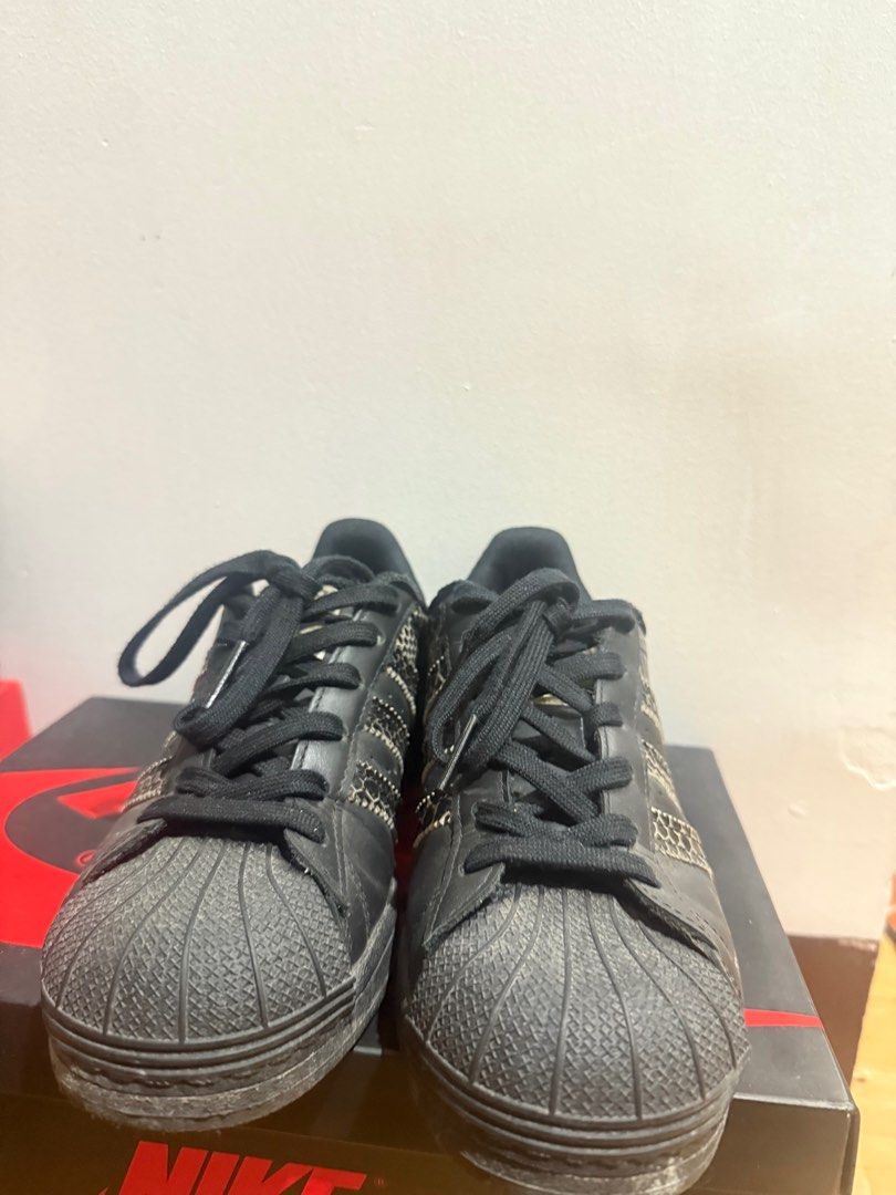 adidas superstar (Category: Sneakers) located in Arayat. Submitted by pepperluv (Listing ID 1387430573, Image 3). Description: pm for more photos needs cleaning (linisin ko pag binili mo) benta ko na galit na nanay ko sa dami ng sapatos ko nego!! send me your offers 😙.