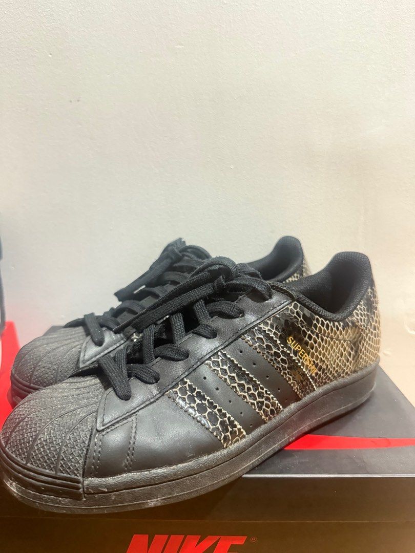 adidas superstar (Category: Sneakers) located in Arayat. Submitted by pepperluv (Listing ID 1387430573, Image 2). Description: pm for more photos needs cleaning (linisin ko pag binili mo) benta ko na galit na nanay ko sa dami ng sapatos ko nego!! send me your offers 😙.