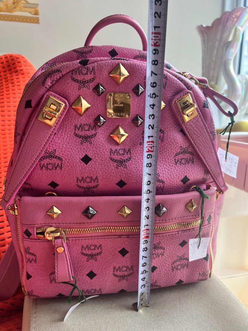 Authentic back pack (Category: Bags & Wallets) located in Kuala Lumpur. Submitted by jenqtouch (Listing ID 1387424499, Image 1). Description: Professionally cleaned and looks like new. Can be detach to use as wallet or crossover bag.