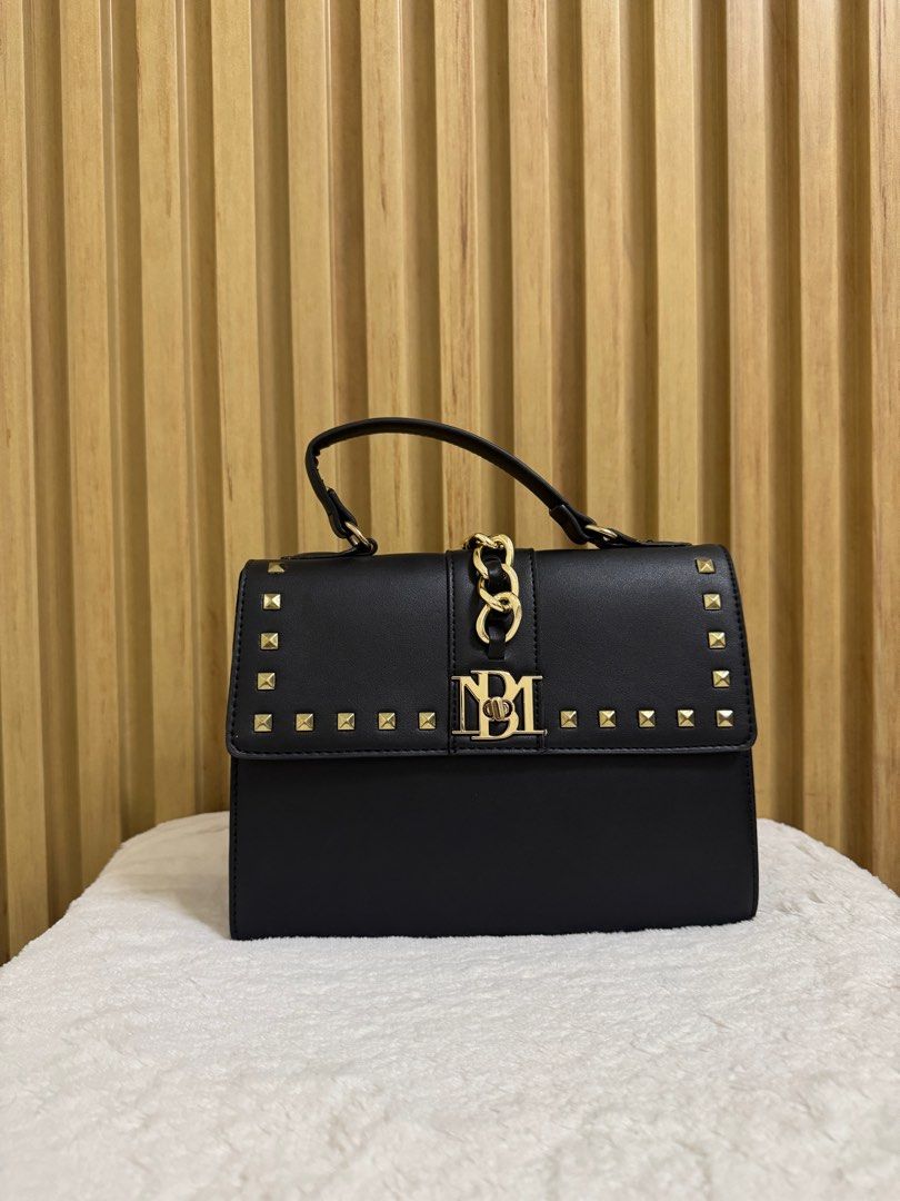 Badgley Mischka bag (Category: Cross-body Bags) located in Rosales. Submitted by msjco (Listing ID 1387527890, Image 1). Description: Badgley mischka bag No extra long strap for crossbody Super nice bag🥰.
