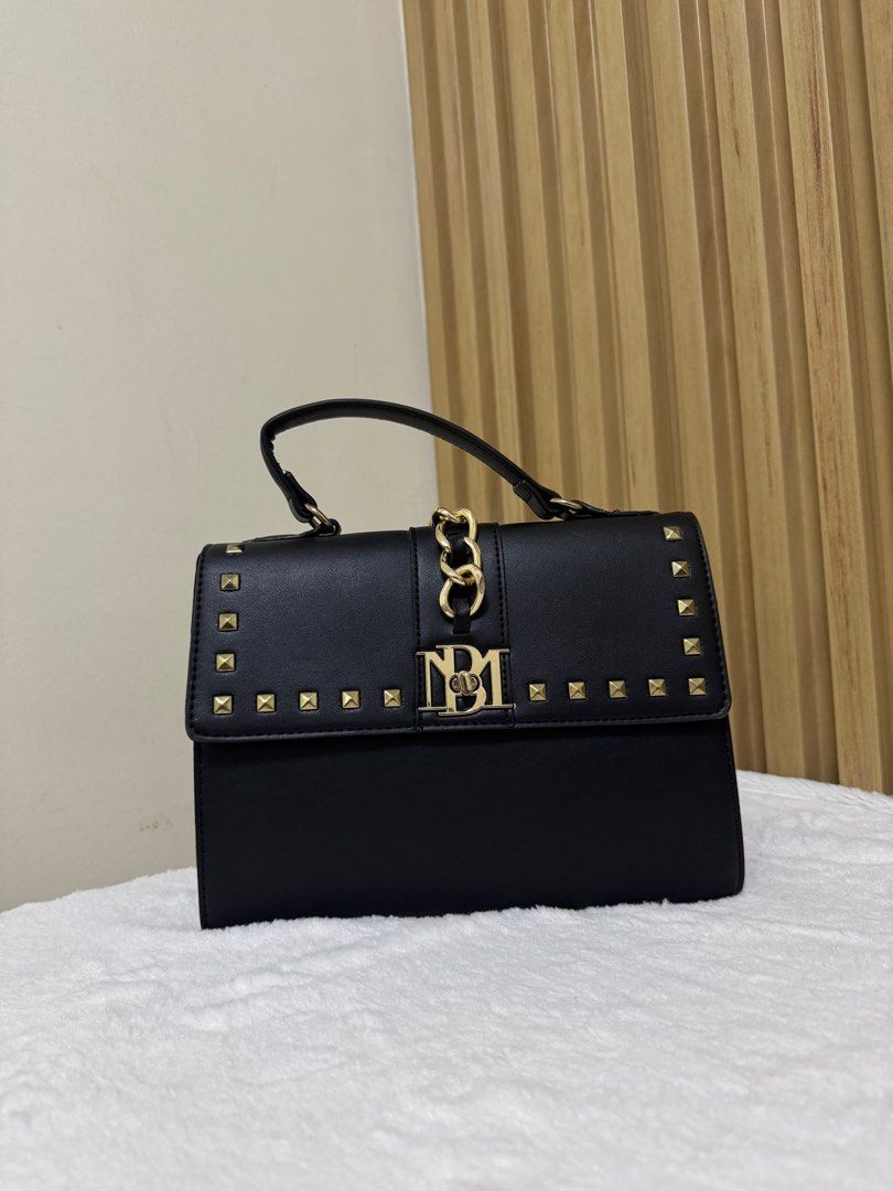Badgley Mischka bag (Category: Cross-body Bags) located in Rosales. Submitted by msjco (Listing ID 1387527890, Image 2). Description: Badgley mischka bag No extra long strap for crossbody Super nice bag🥰.