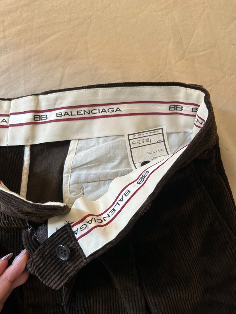 Balenciaga Brown Corduroy Pants (Category: Trousers) located in Manila. Submitted by firesupply.ph (Listing ID 1387383645, Image 2). Description: Waist: 30 (US) Length: 42 in Leg Opening: 22.5 in Hip: 38 in Cuff: 18 in ✔️ Very good condition ✔️ Color rating: 9/10 ✔️ Classy baggy fit (can be altered if you prefer shorter) 💰 Price: ₱1,000 📩 PM me for more details .