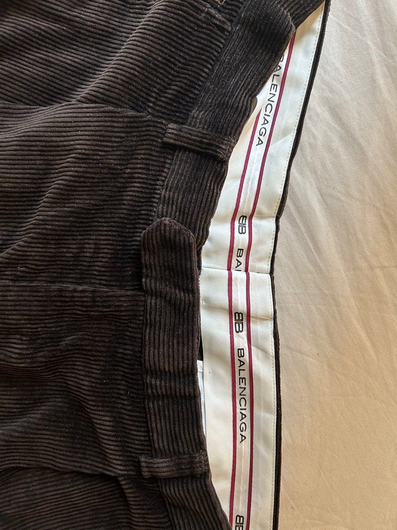 Balenciaga Brown Corduroy Pants (Category: Trousers) located in Manila. Submitted by firesupply.ph (Listing ID 1387383645, Image 3). Description: Waist: 30 (US) Length: 42 in Leg Opening: 22.5 in Hip: 38 in Cuff: 18 in ✔️ Very good condition ✔️ Color rating: 9/10 ✔️ Classy baggy fit (can be altered if you prefer shorter) 💰 Price: ₱1,000 📩 PM me for more details .