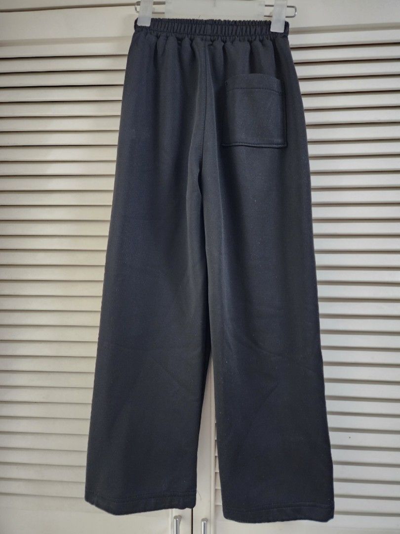 Black Jogging pants 6-8yrs Unisex (Category: Babies & Kids Fashion) located in Quezon City. Submitted by nostalgicfix (Listing ID 1387364925, Image 2). Description: .